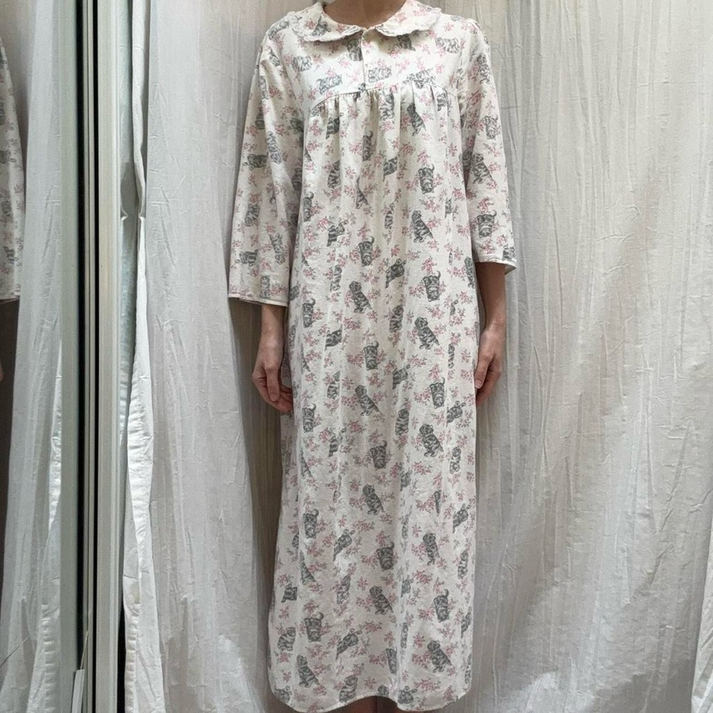 Gray Kitten Print White Maxi Nightgown With Peter Pan‎ Collar Vintage 80s